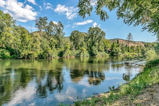 1380 Rogue River Hwy, Gold Hill, OR 97525