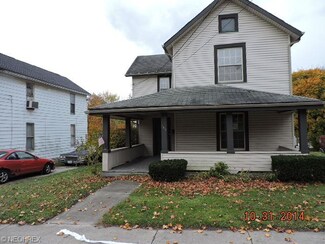 143 W Wood St, Lowellville, OH 44436
