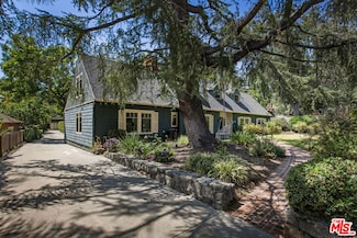 2555 N Altadena Dr, Altadena, CA 91001