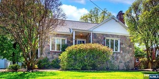 192 Hiawatha Blvd, Oakland, NJ 07436