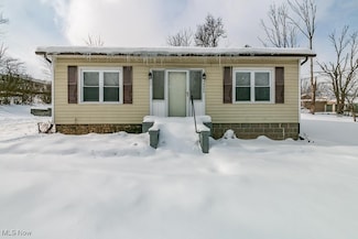 14724 Beechwood Dr, Newbury, OH 44065