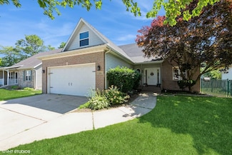 206 Parkwood Dr, Valparaiso, IN 46383