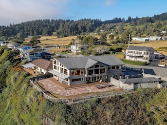 16220 Gilbert Way, Smith River, CA 95567