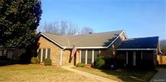 110 Crossgate Dr, Elmore, AL 36025