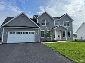 12 Kevwood Ln, Lancaster, NY 14086
