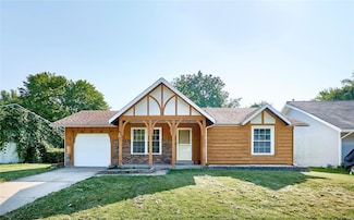 2800 Sherwood Dr, Florissant, MO 63031