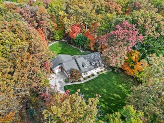 1052 Saint Clair Rd, Valparaiso, IN 46385