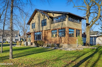 326 N 4th St, Warren, MN 56762