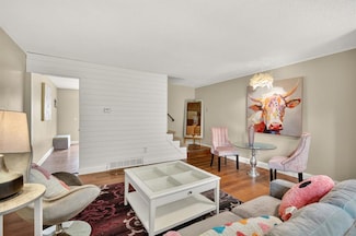 4031 E University Ave Unit 6, Des Moines, IA 50317