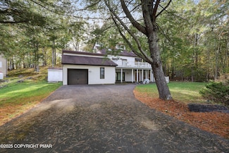 385 Saunders Dr, Bushkill, PA 18324