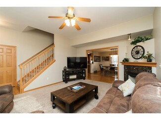 725 Dakota St, Anamosa, IA 52205