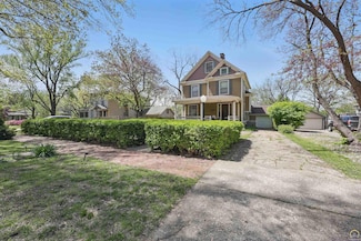 329 SW Woodlawn Ave, Topeka, KS 66606