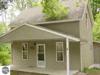 16933 3rd St, Copemish, MI 49625