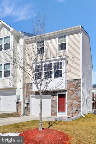 57 Wayside Ct, Falling Waters, WV 25419