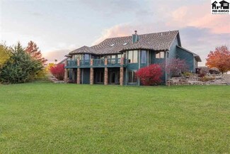 26 Lakeside Dr, Lindsborg, KS 67456