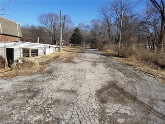5336 NW Waukomis Dr, Kansas City, MO 64151