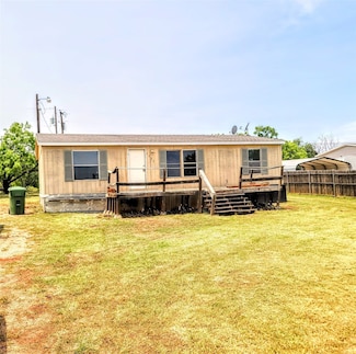 1125 Market St, Tye, TX 79563