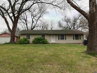 2213 SE Davies St, Topeka, KS 66605