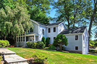 11 Nottingham Way, Mahopac, NY 10541