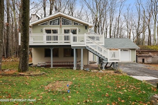 1055 Hunter Dr, Tobyhanna, PA 18466
