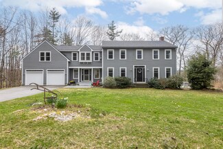 68 Ledgewood Dr, Falmouth, ME 04105
