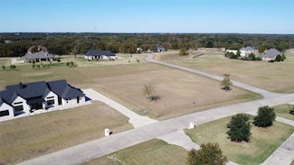 1255 Shadow Lakes Dr, Wills Point, TX 75169