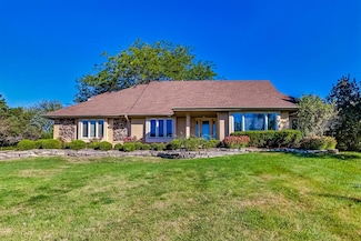 668 Bradwell Rd, Inverness, IL 60010