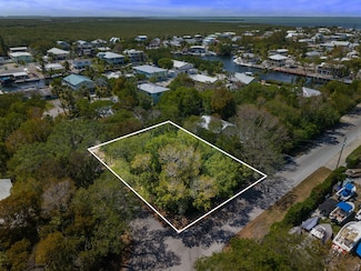 687 N Lake Dr, Key Largo, FL 33037