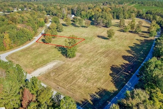616 Cypress Point Dr, Chappells, SC 29037