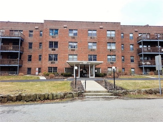 5 Oakdale Manor Unit B11, Suffern, NY 10901