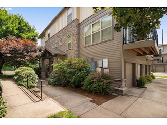 608 NE Adwick Dr, Beaverton, OR 97006