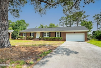 3825 Canterbury Rd, Wilmington, NC 28403
