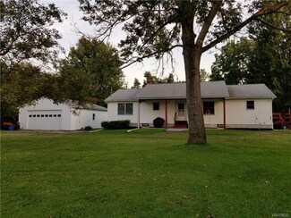8952 Chestnut Ridge Rd, Middleport, NY 14105
