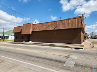 201 W Morris St, Yoakum, TX 77995