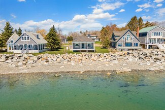 11 Stonehurst Ave, Owls Head, ME 04854
