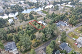 956 Mount Olympus Ave SE, Ocean Shores, WA 98569
