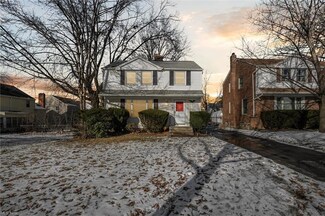 3747 Fairoaks Rd, Cleveland, OH 44121