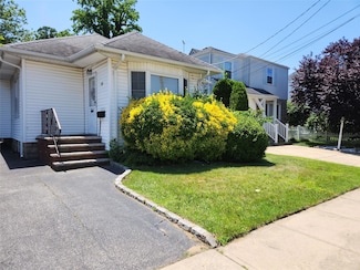 14 W Argyle St, Valley Stream, NY 11580
