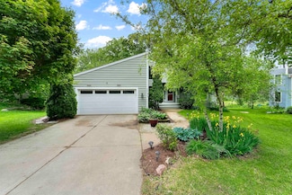 1733 Camelot Dr, Madison, WI 53705