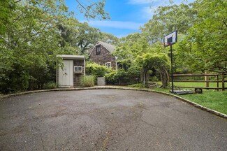37 Glenview Dr, Southampton, NY 11968