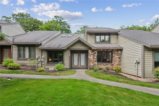 1942 S Ridge Way, Hidden Valley, PA 15502