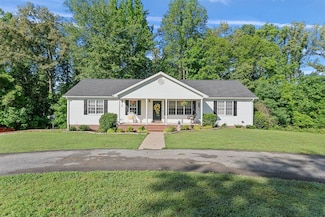 731 Lake Forest Dr, Smiths Grove, KY 42171