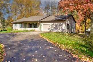 5220 Sand Dr, West Olive, MI 49460