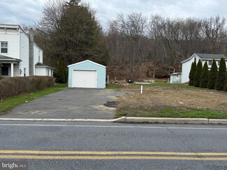 1222 Valley Rd, Pottsville, PA 17901