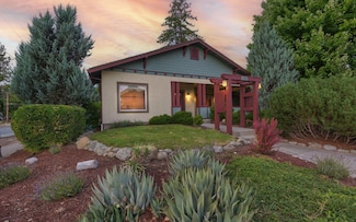 100 SW Lowe Ct, Grants Pass, OR 97527