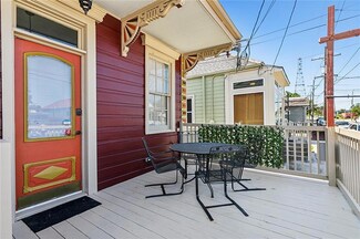 8710 Oak St, New Orleans, LA 70118