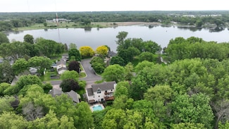 979 Kohlman Ln, Saint Paul, MN 55109