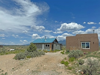 620 Tune Dr, Arroyo Hondo, NM 87513