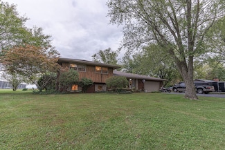 2022 W Main St, Salem, IL 62881