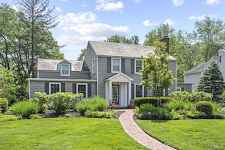 122 N Stanwood Rd, Columbus, OH 43209